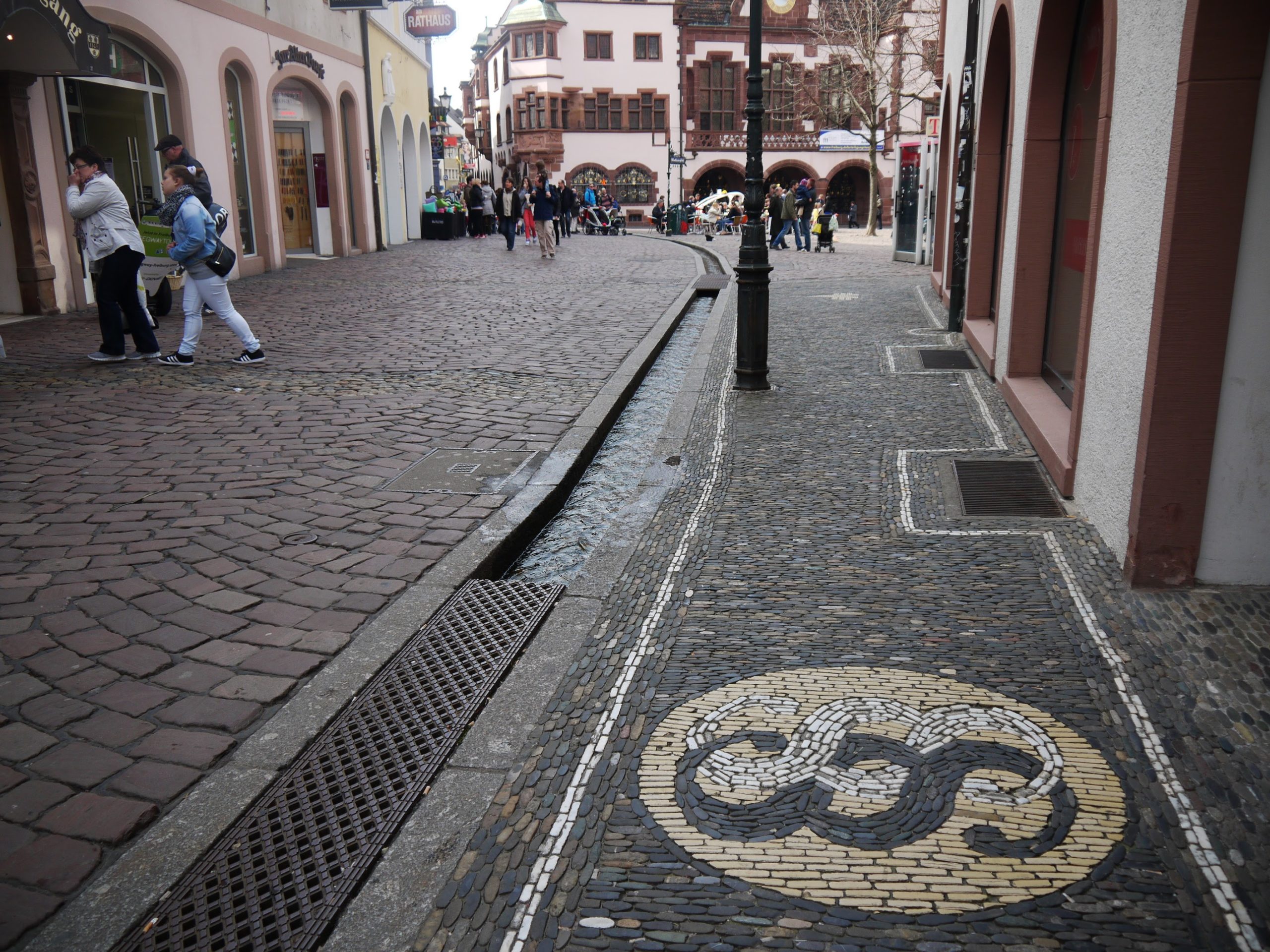 ベヒレと石畳 旧市街の路面 | 森と太陽と石畳
